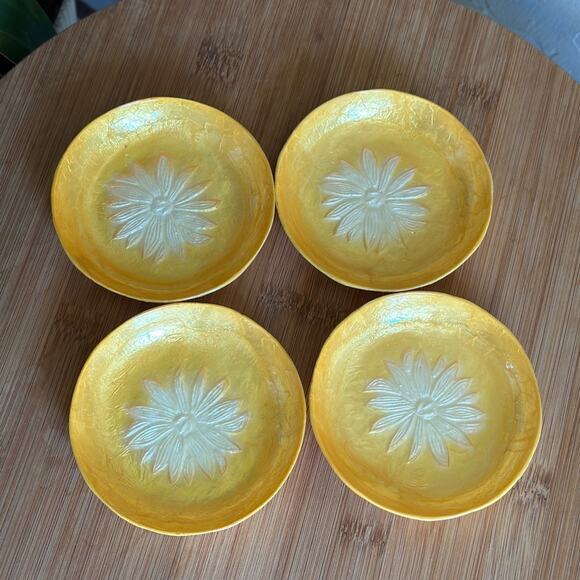 Set of 4 yellow flower resin coasters vintage bowl like‎ sides light weight - Picture 3 of 4